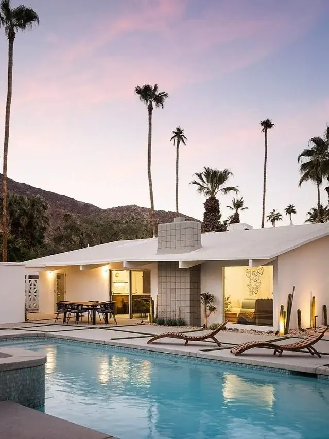 Mid-century modern desert garden by La Riviera Studios in Palm Springs