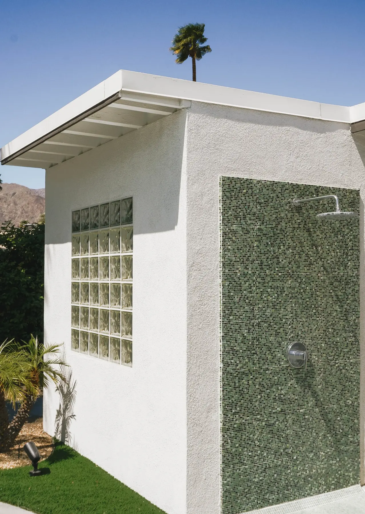 Desert Palm II outdoor living in Coachella Valley, CA by La Riviera Studios