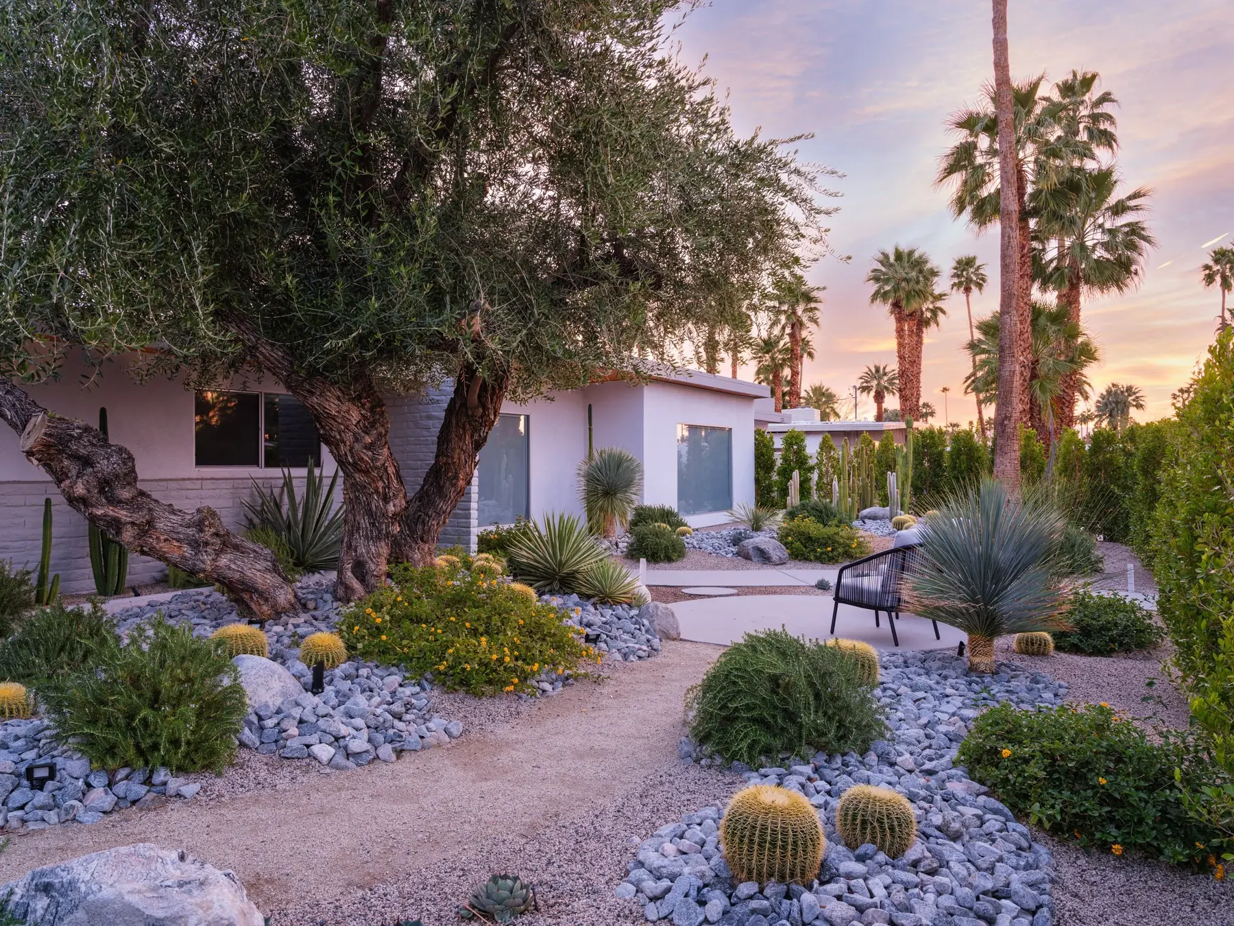Desert Palm outdoor living in Coachella Valley, CA by La Riviera Studios
