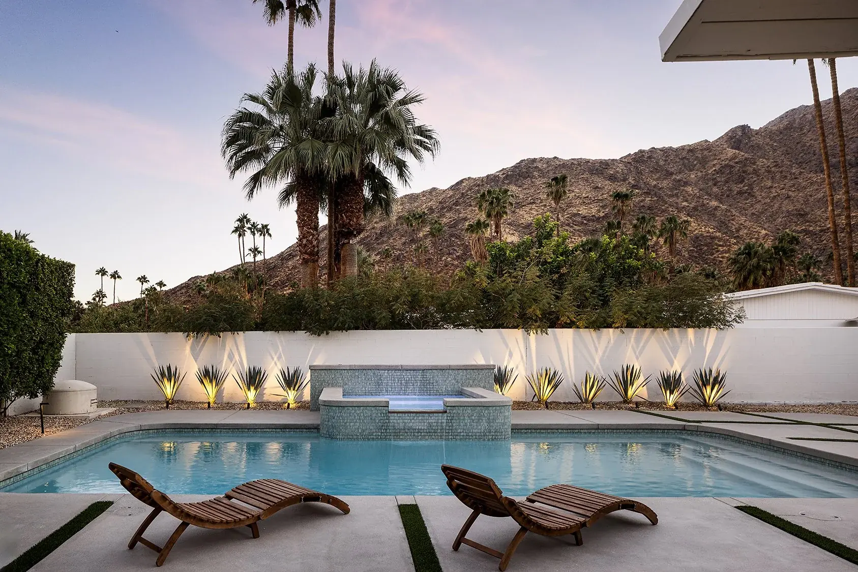 Fair Circle outdoor living in Palm Springs, CA by La Riviera Studios