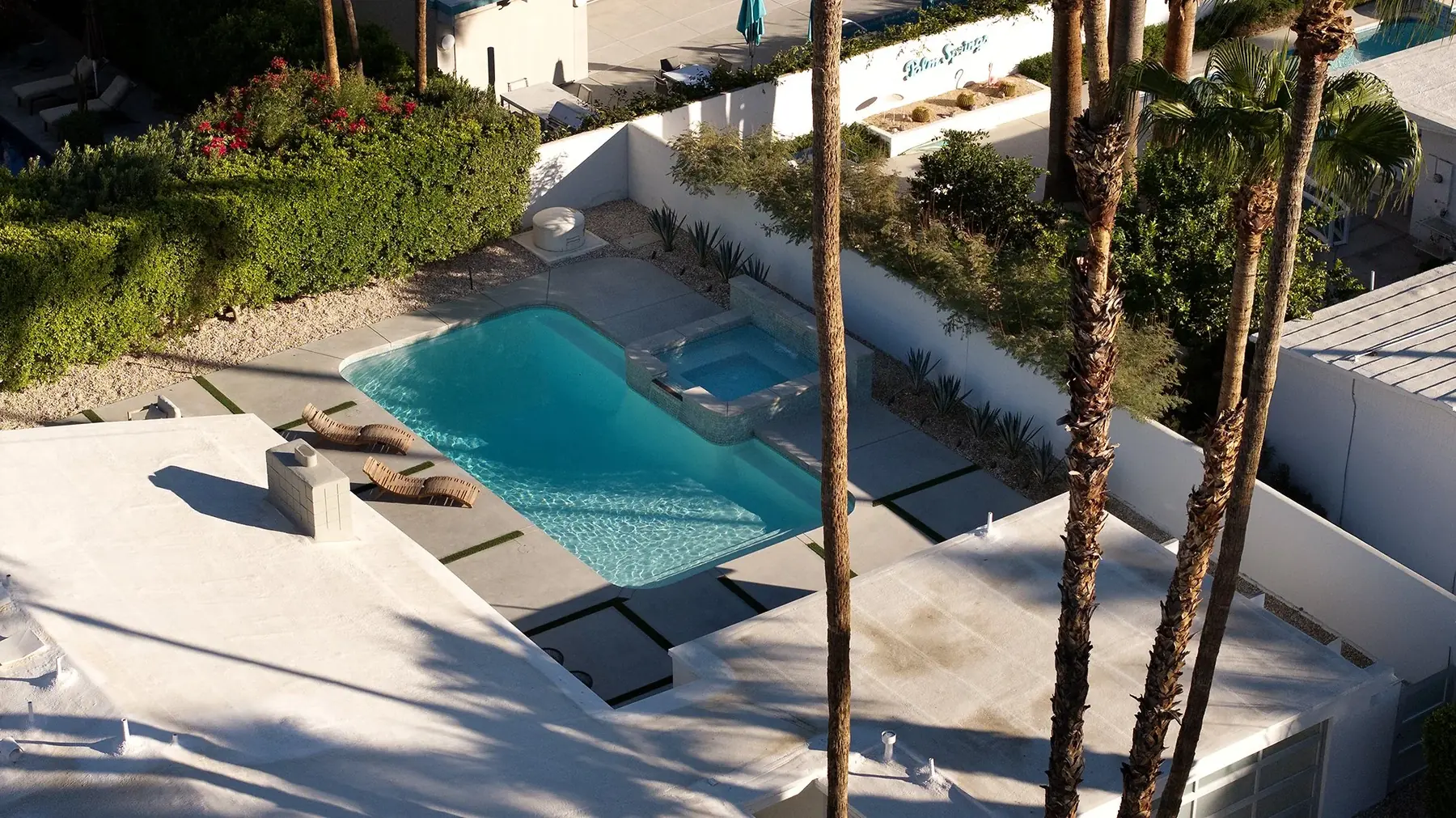 Fair Circle outdoor living in Palm Springs, CA by La Riviera Studios