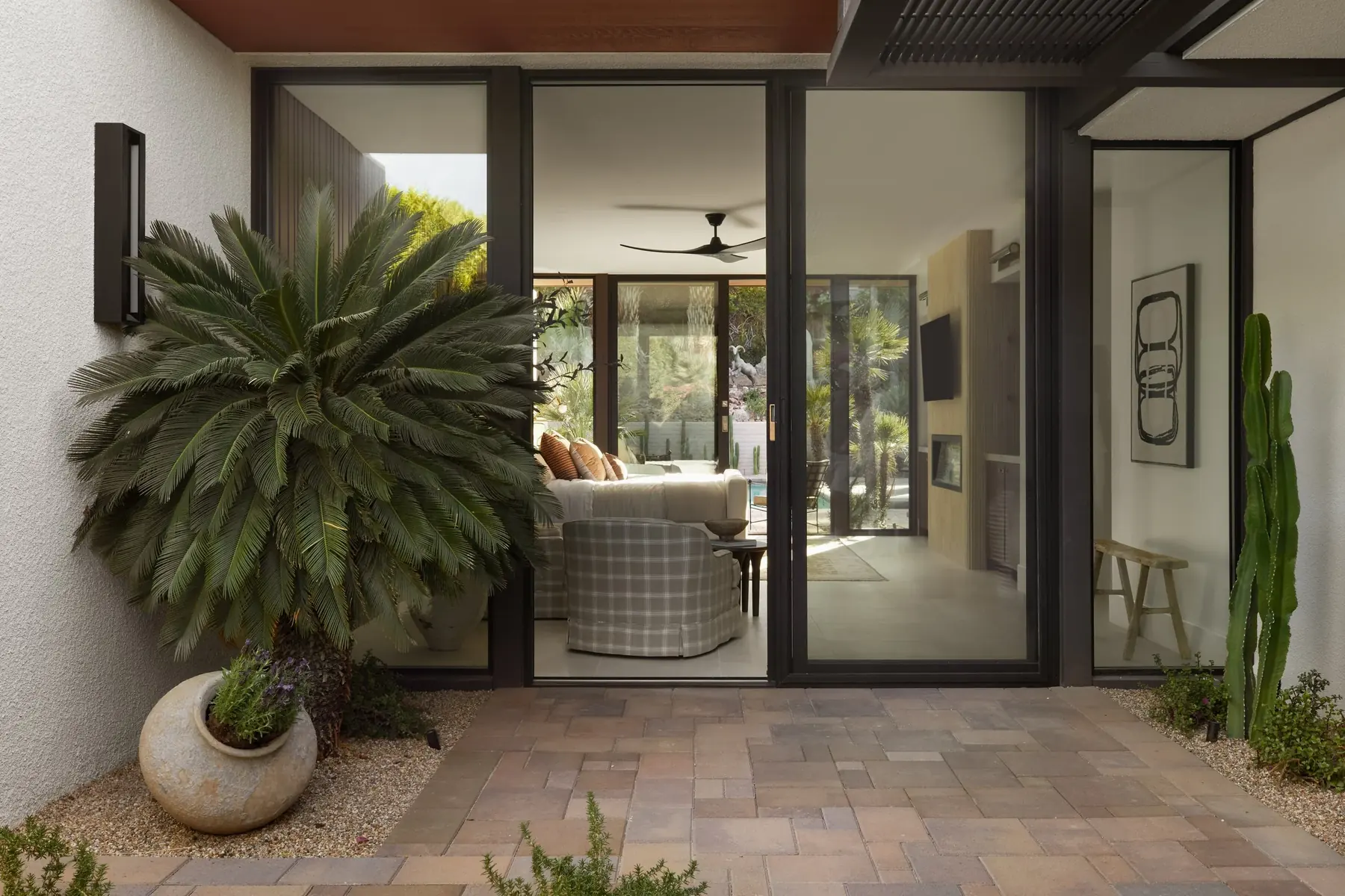 Thunderbird outdoor living in Rancho Mirage, CA by La Riviera Studios