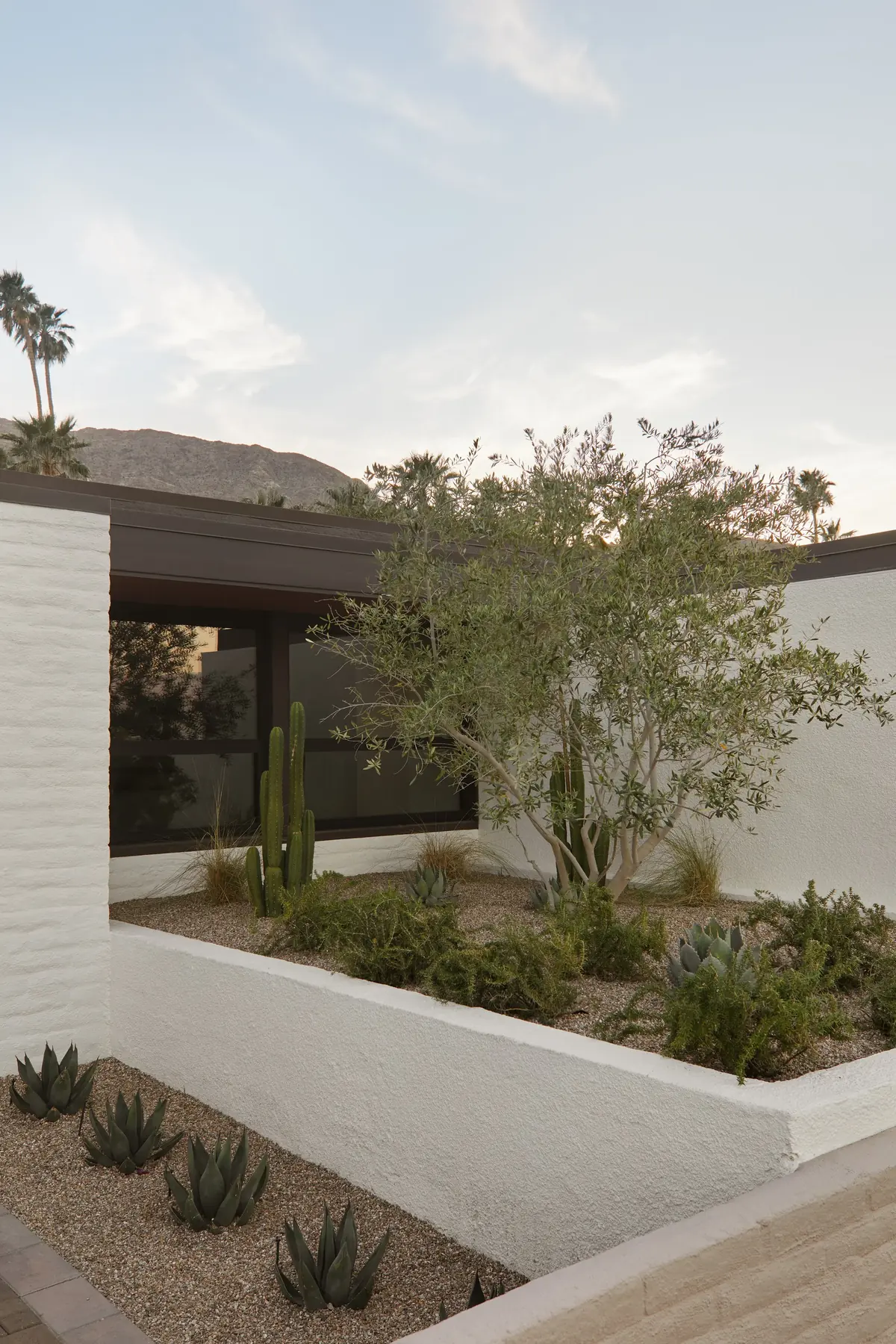 Thunderbird outdoor living in Rancho Mirage, CA by La Riviera Studios