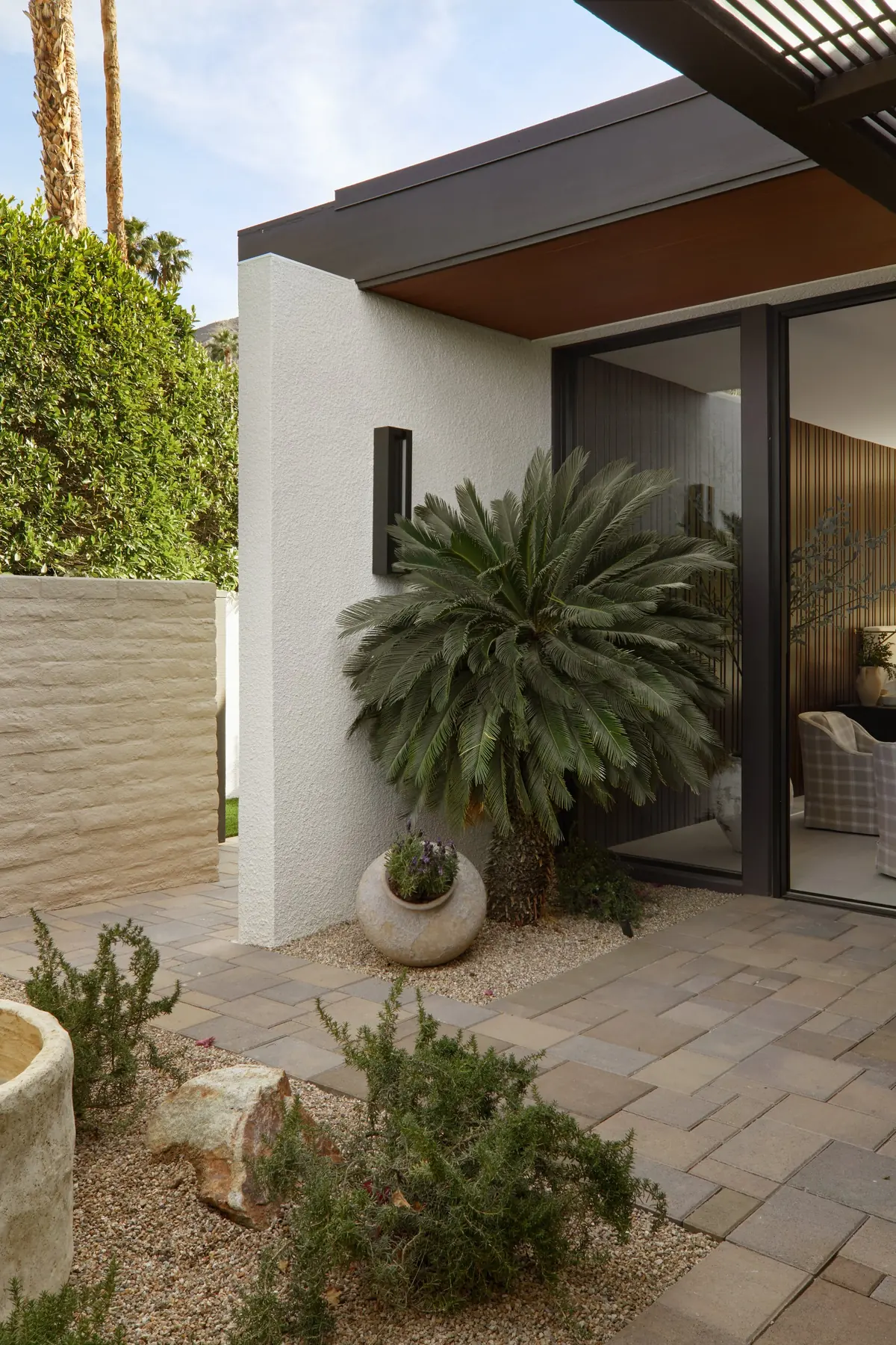 Thunderbird outdoor living in Rancho Mirage, CA by La Riviera Studios