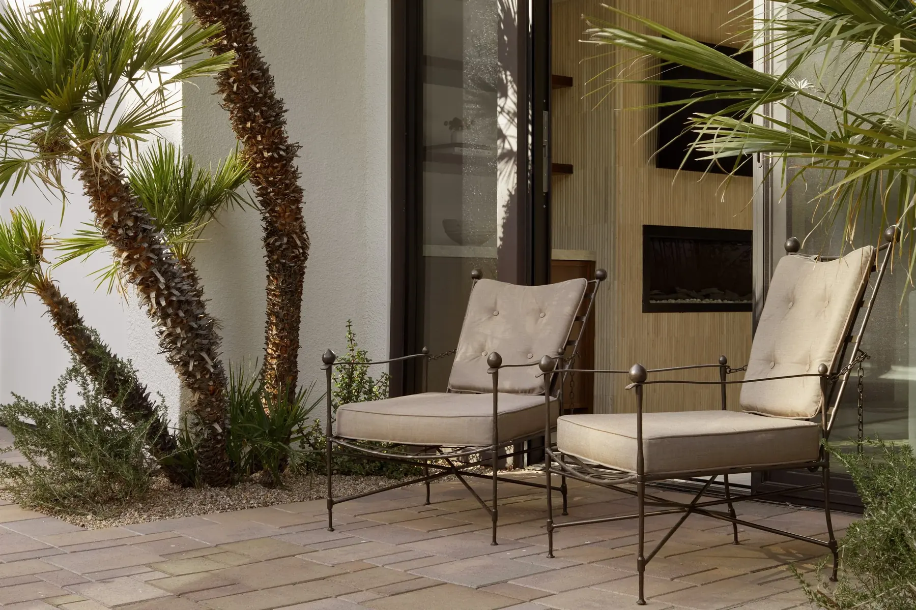 Thunderbird outdoor living in Rancho Mirage, CA by La Riviera Studios
