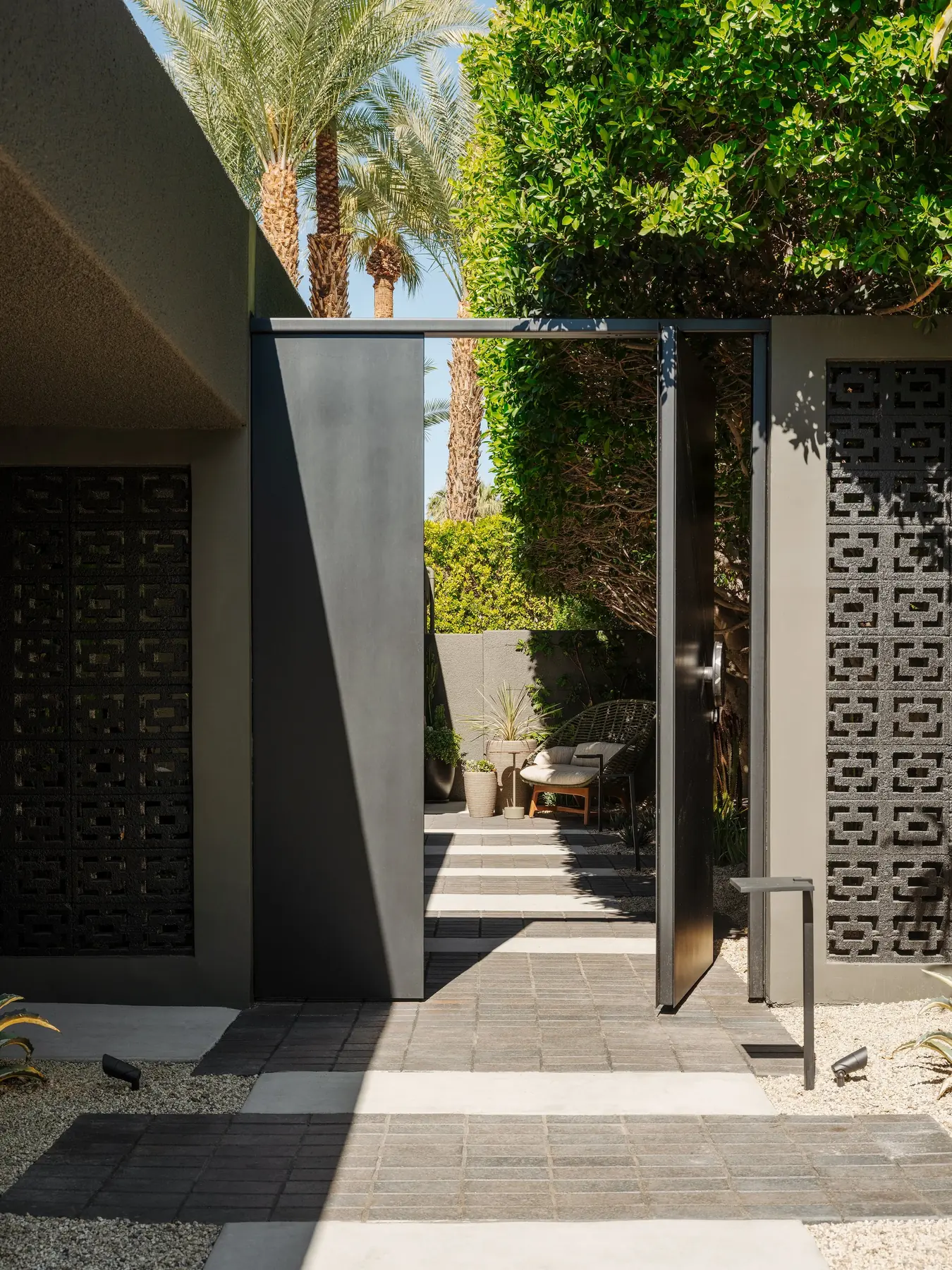 West House outdoor living in Coachella Valley, CA by La Riviera Studios