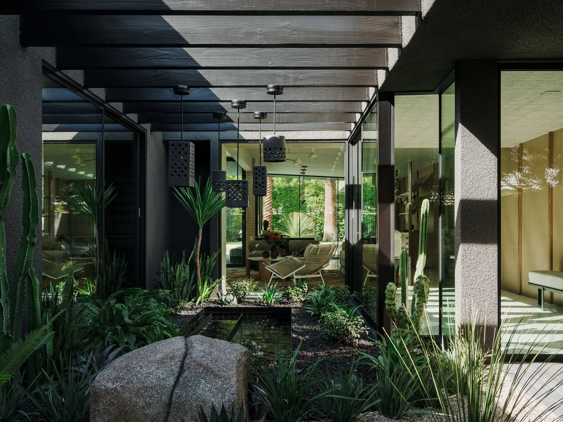 What Makes a Palm Springs Garden Feel Timeless