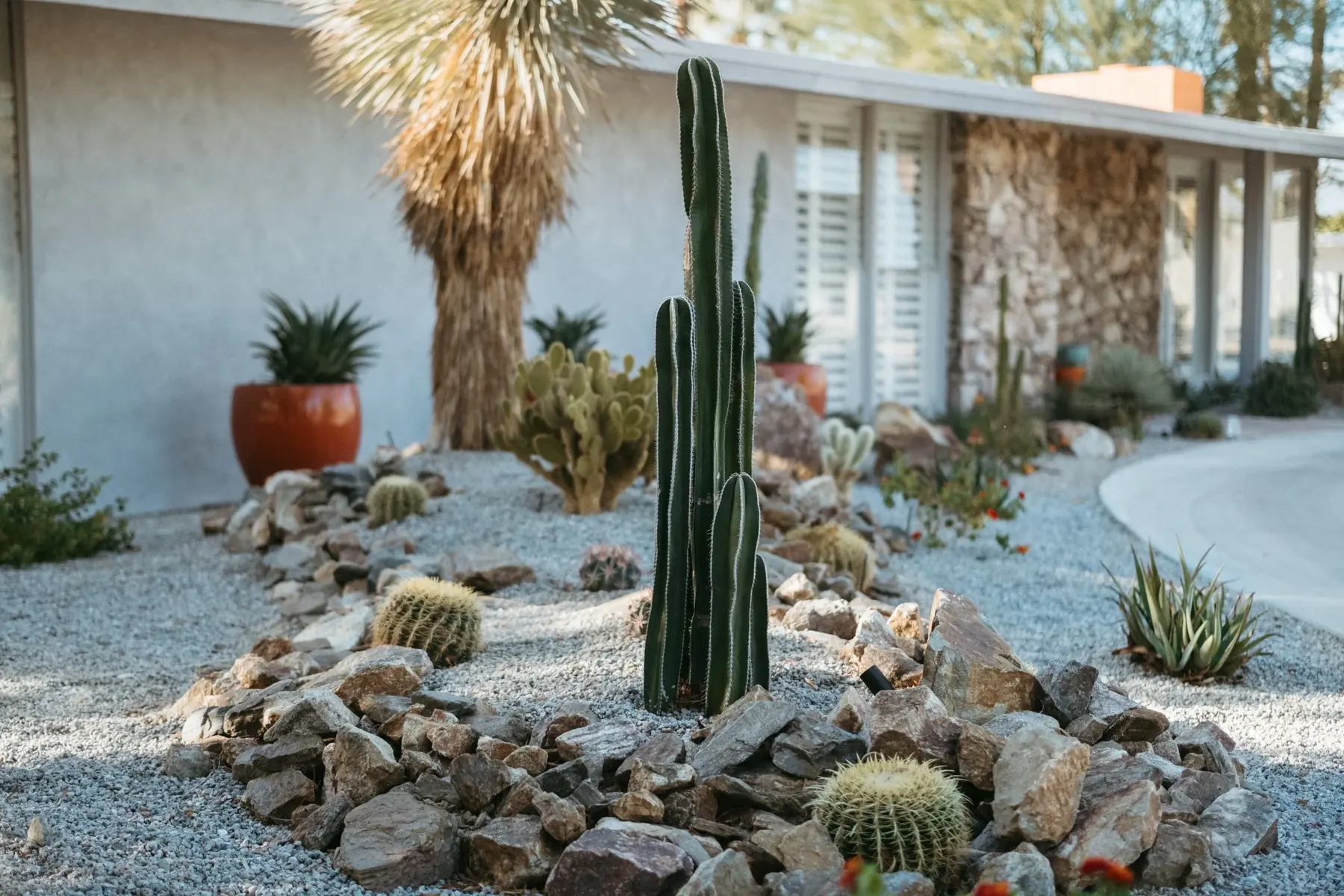 Casa Miguel outdoor living in Palm Springs, CA by La Riviera Studios