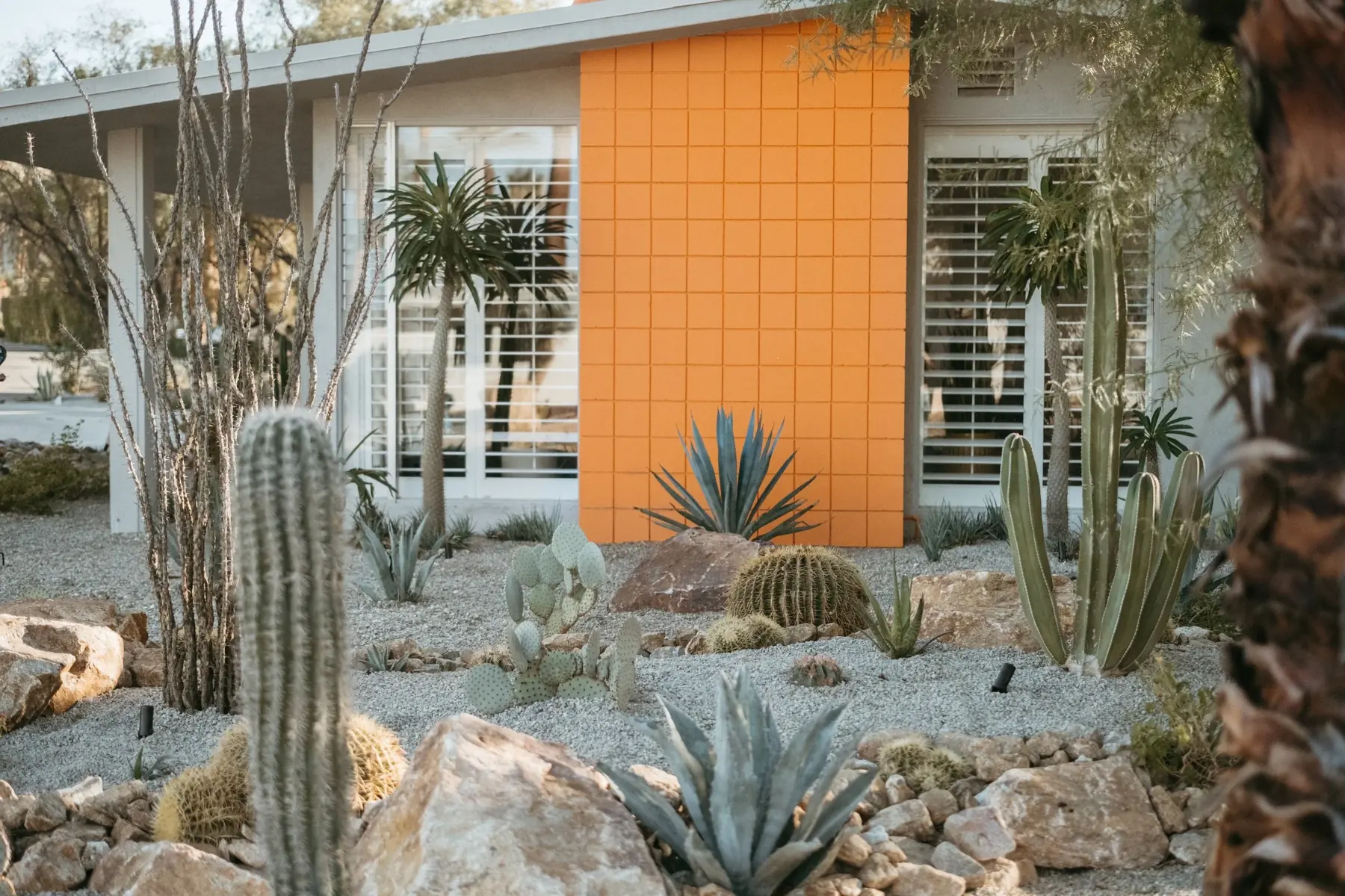 Casa Miguel outdoor living in Palm Springs, CA by La Riviera Studios