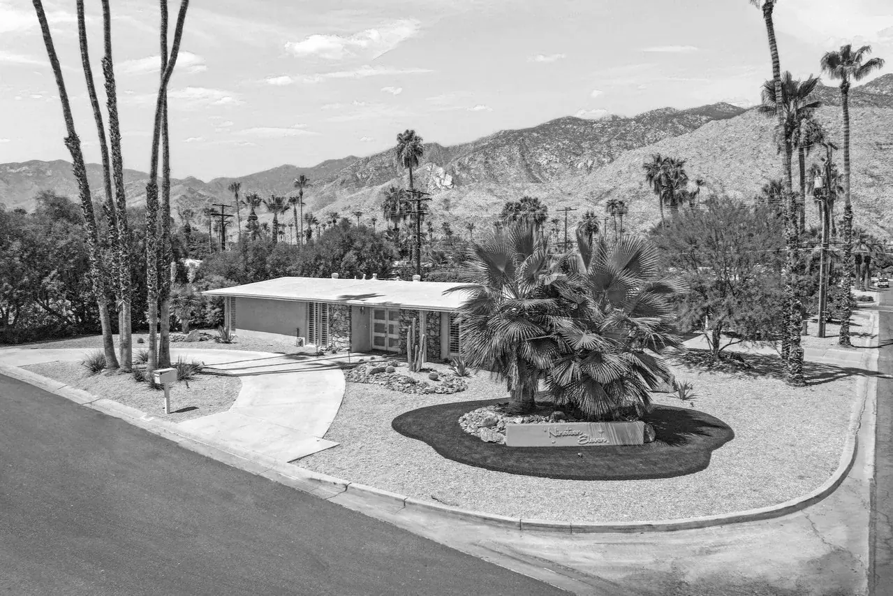 Casa Miguel outdoor living in Palm Springs, CA by La Riviera Studios