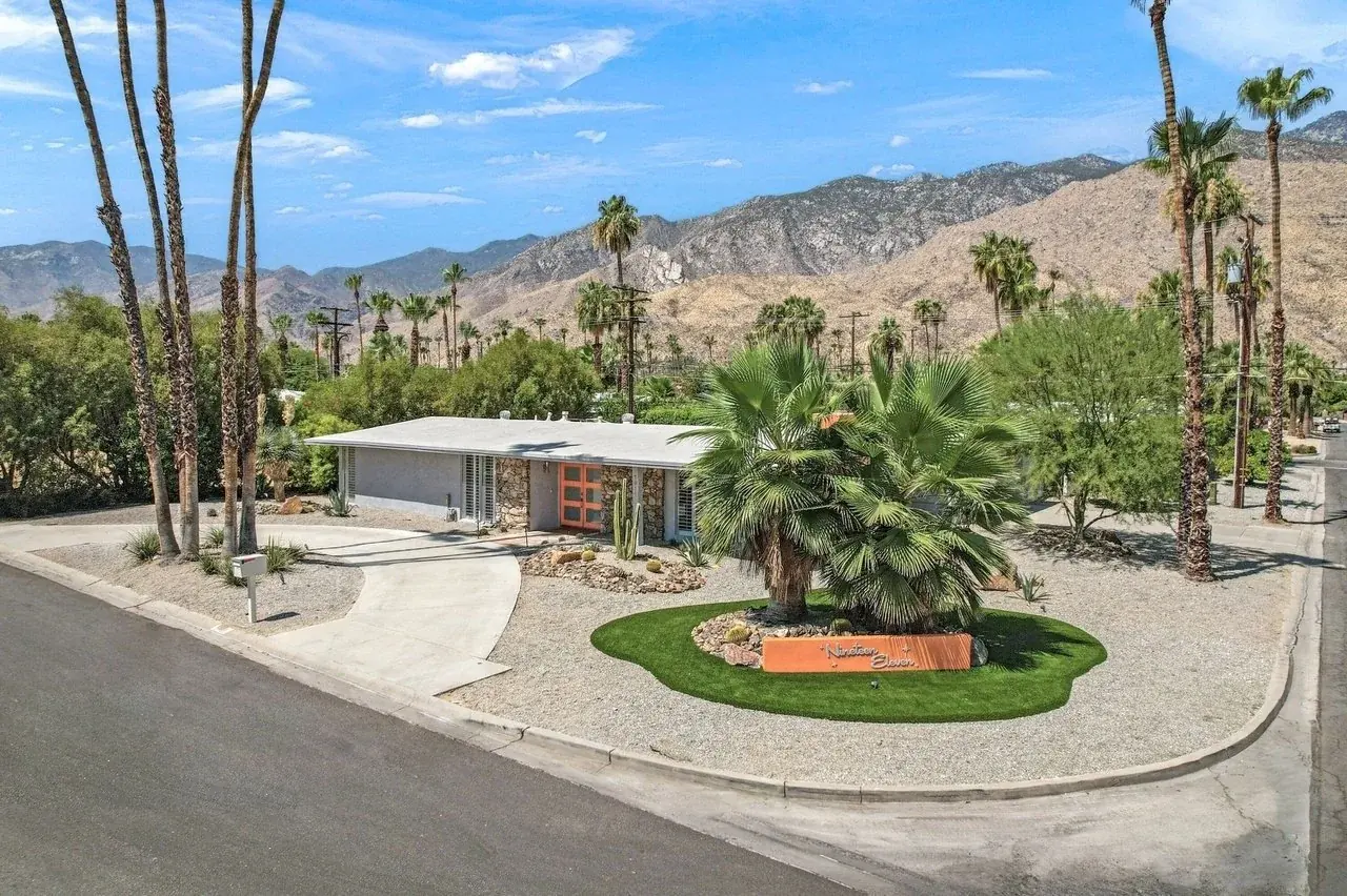 Casa Miguel outdoor living in Palm Springs, CA by La Riviera Studios