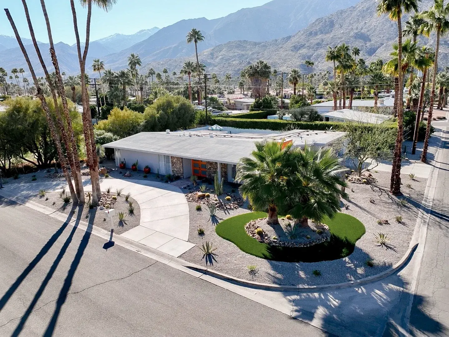 Casa Miguel outdoor living in Palm Springs, CA by La Riviera Studios