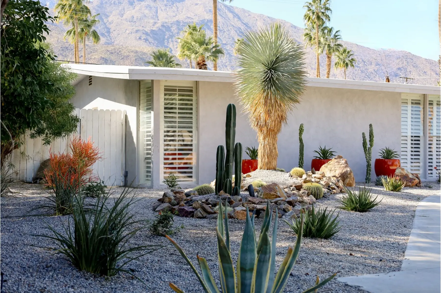 Casa Miguel outdoor living in Palm Springs, CA by La Riviera Studios