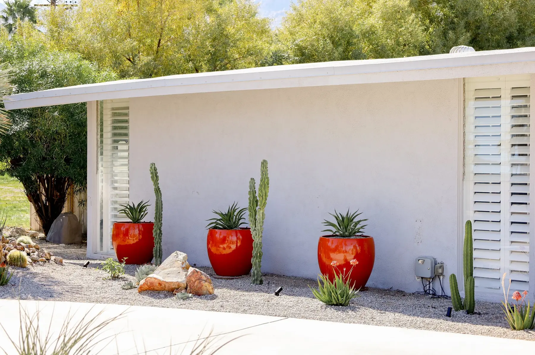 Casa Miguel outdoor living in Palm Springs, CA by La Riviera Studios
