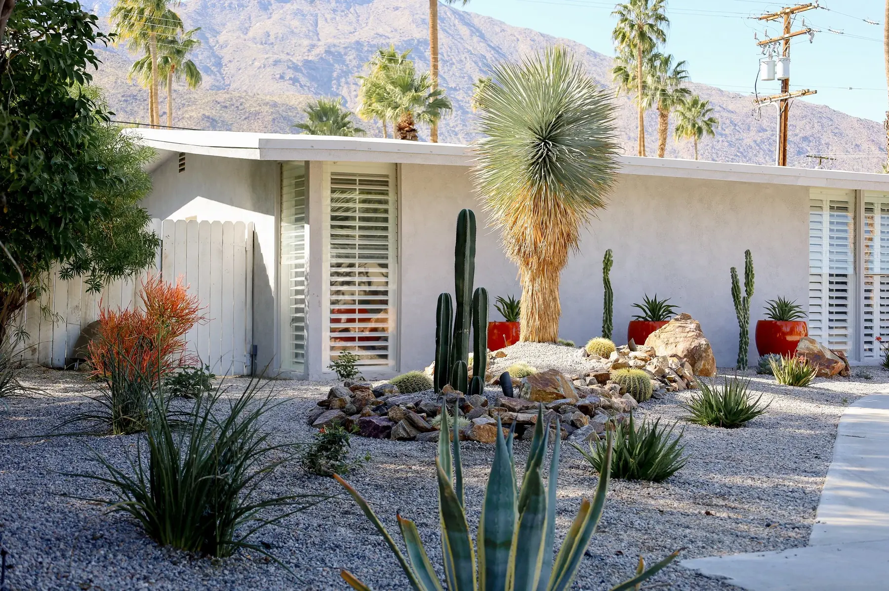 Casa Miguel outdoor living in Palm Springs, CA by La Riviera Studios