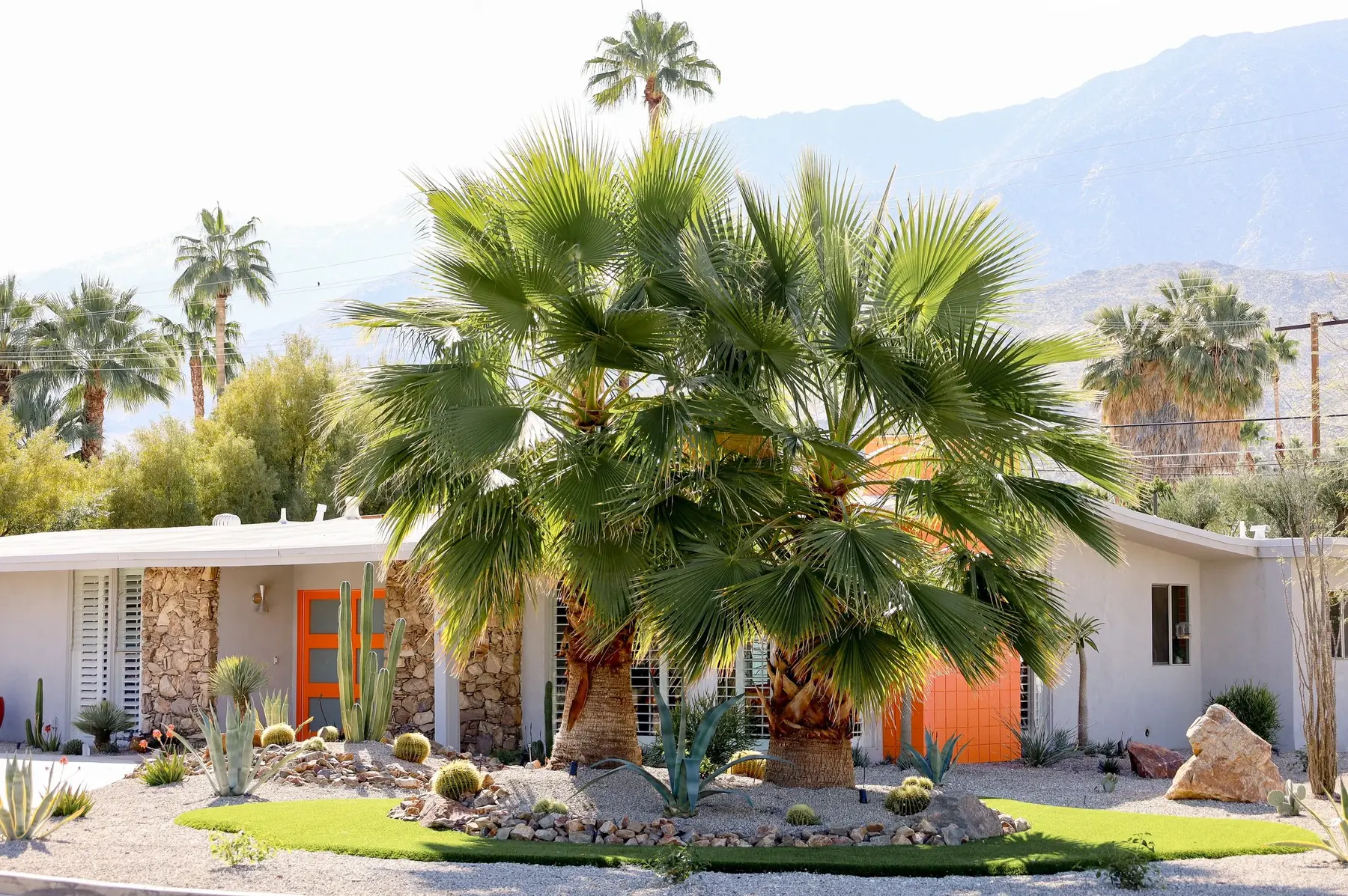 Casa Miguel outdoor living in Palm Springs, CA by La Riviera Studios
