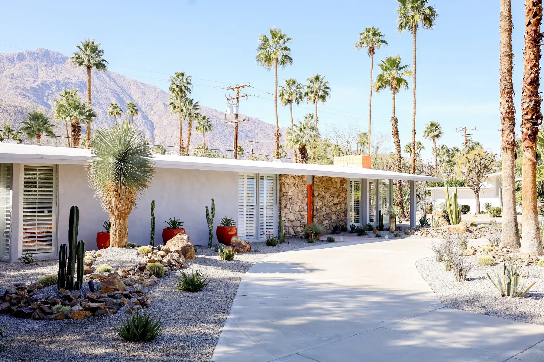 Casa Miguel outdoor living in Palm Springs, CA by La Riviera Studios