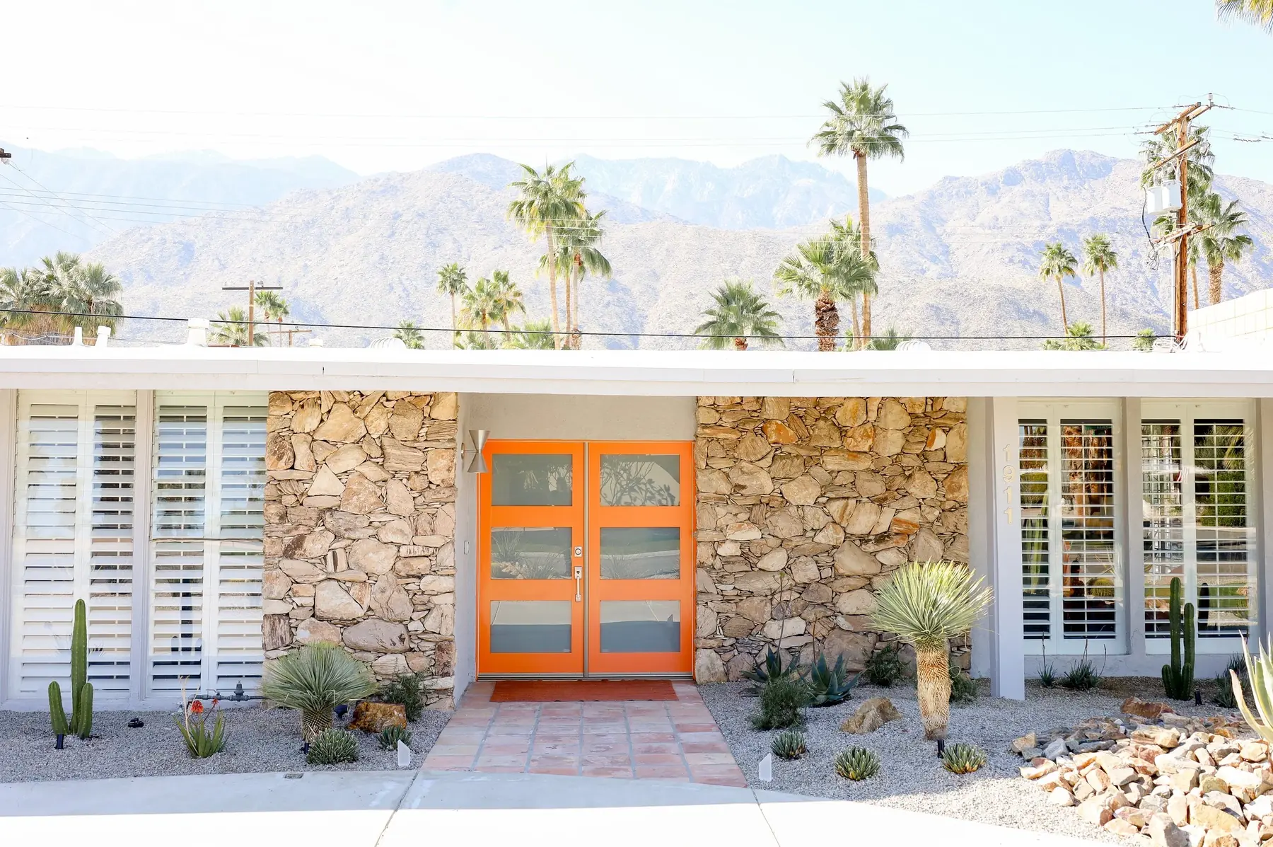 Casa Miguel outdoor living in Palm Springs, CA by La Riviera Studios