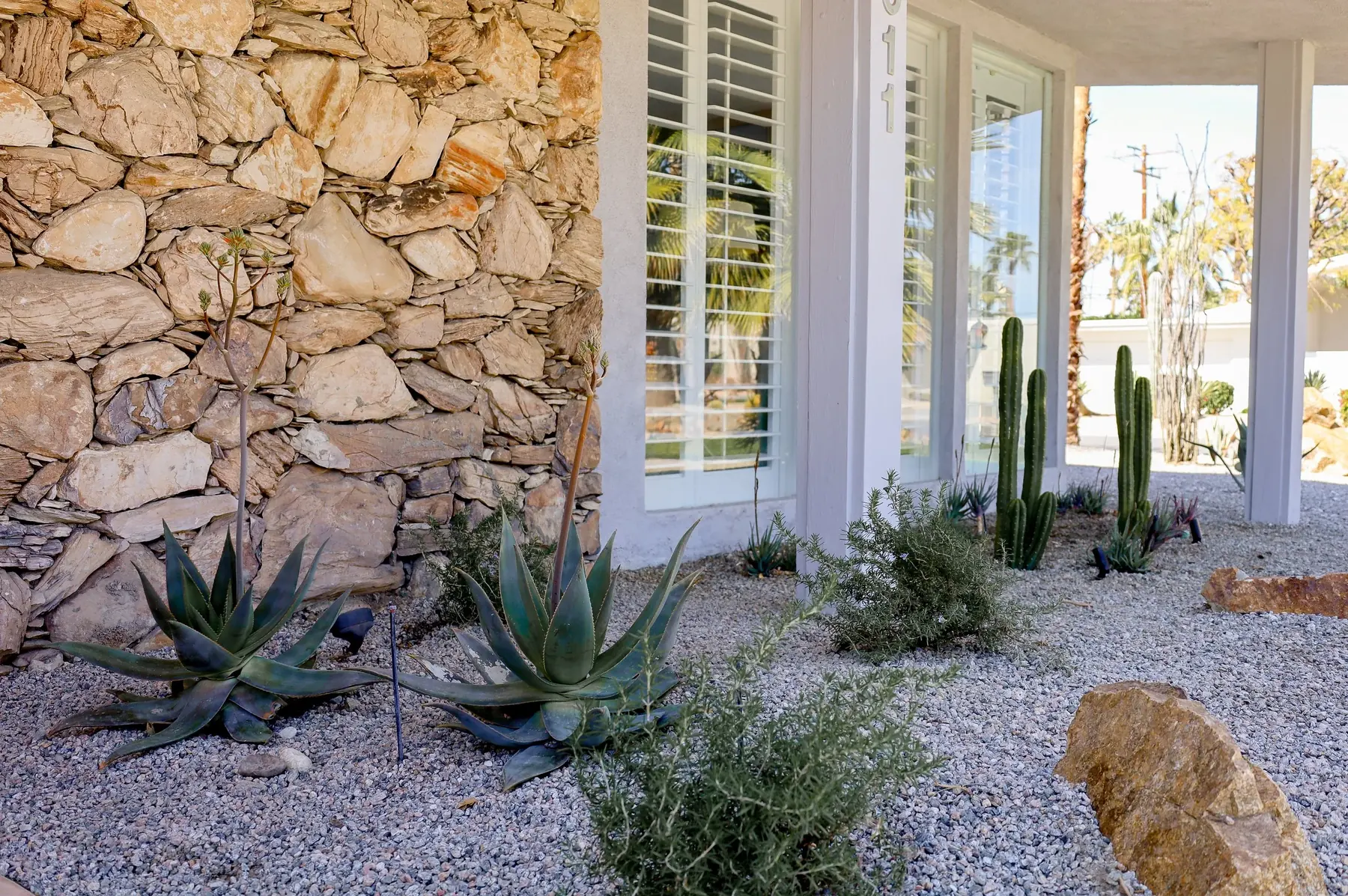 Casa Miguel outdoor living in Palm Springs, CA by La Riviera Studios