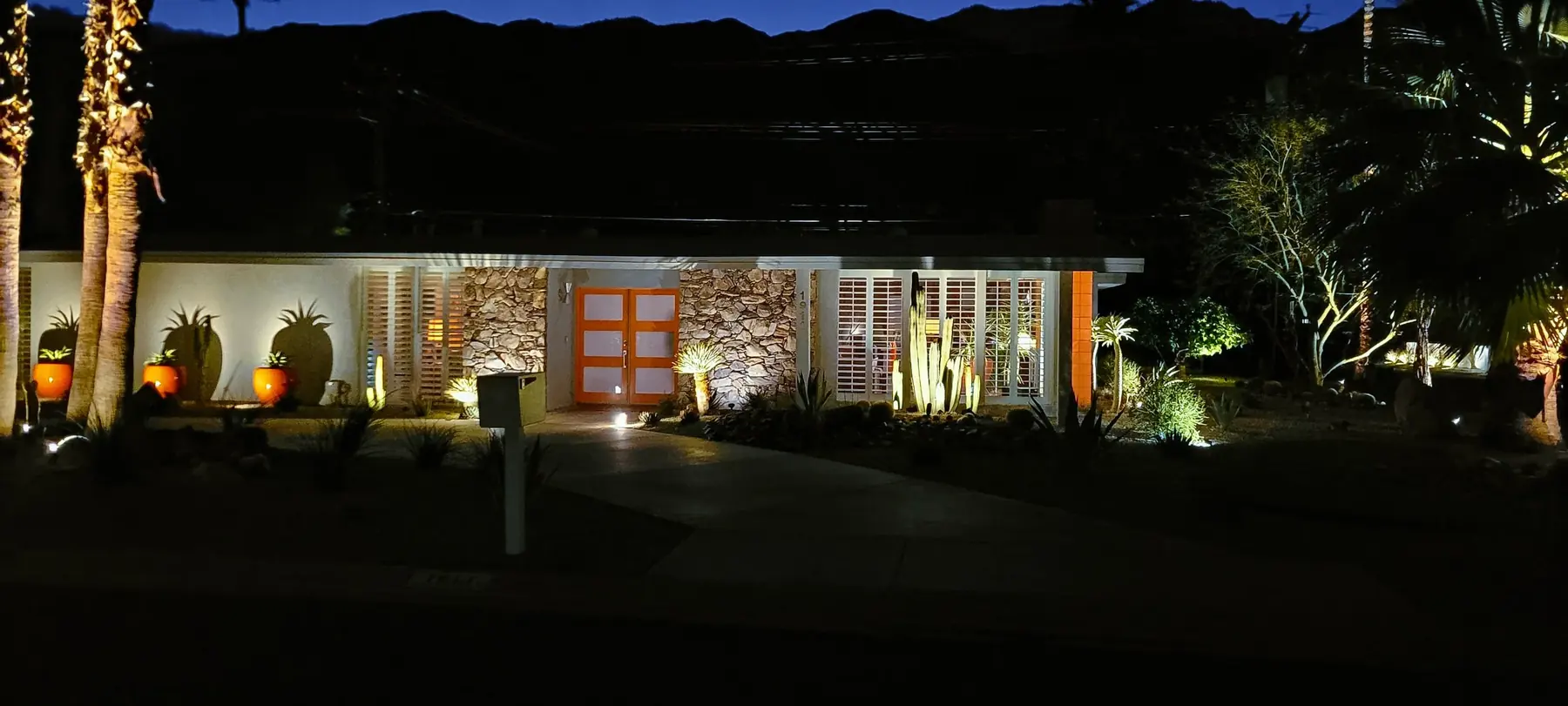 Casa Miguel outdoor living in Palm Springs, CA by La Riviera Studios